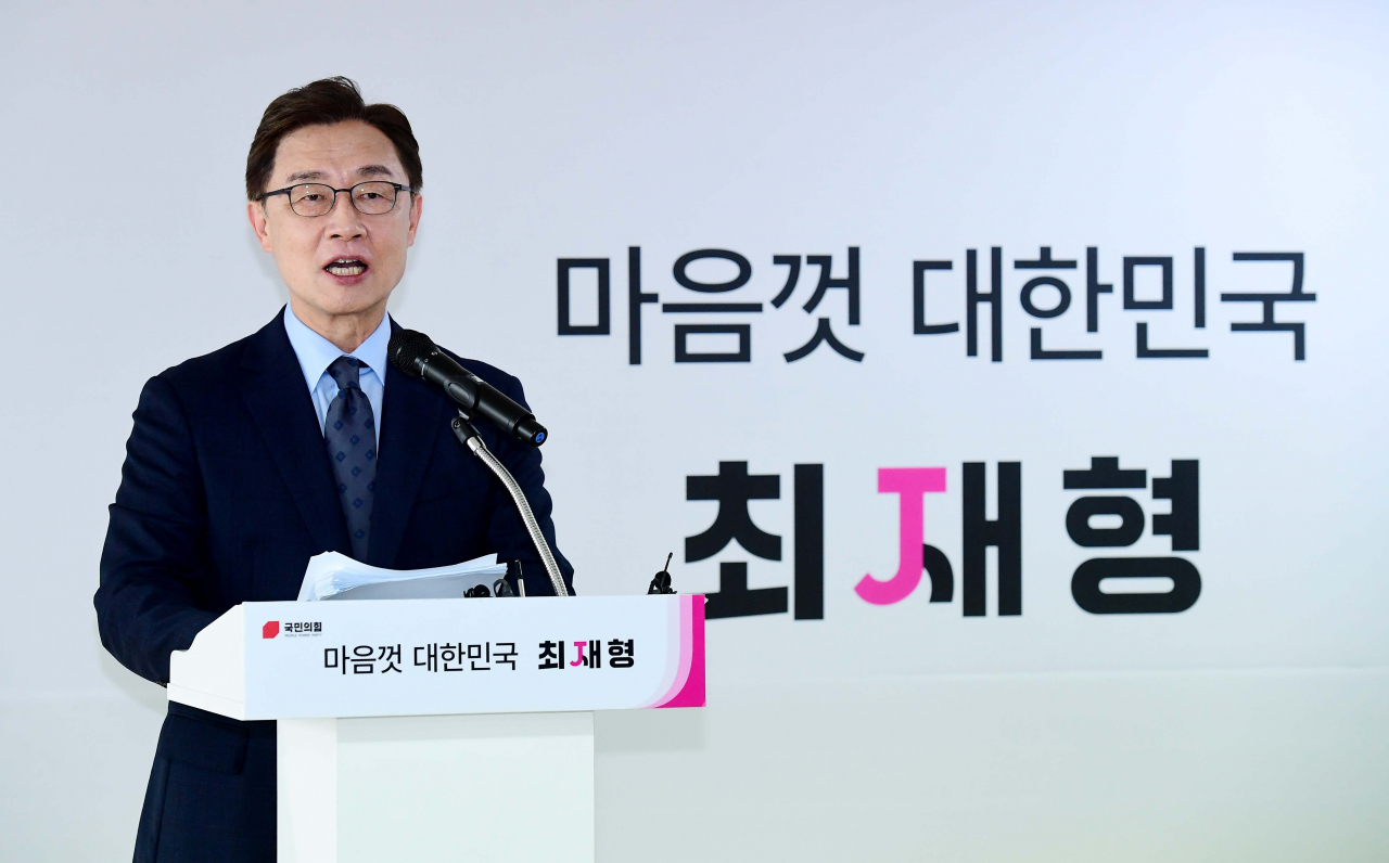 국민의힘 대권주자인 최재형 전 감사원장이 2일 서울 여의도 열린캠프에서 외교안보분야 정책비전을 발표하고 있다. [연합]
