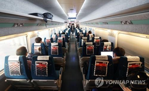 KTX 열차 안 [연합]