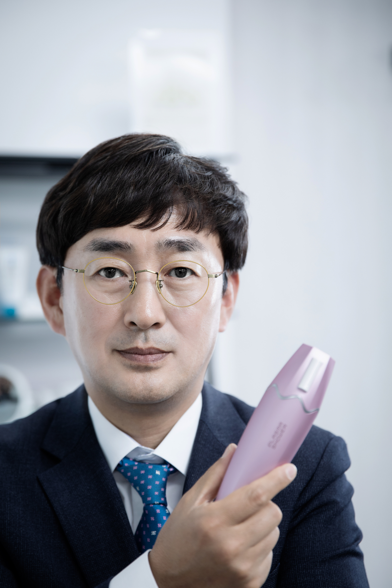 의료장비제조직종의 대한민국명장 1호로 선정된 김병철 서린메디케어 대표. [한국산업인력공단 제공]