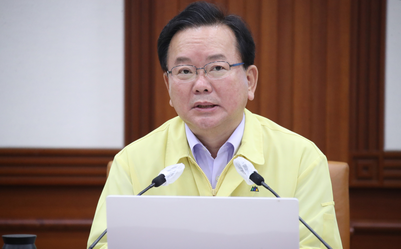 김부겸 국무총리가 3일 정부서울청사에서 열린 코로나19 대응 중앙재난안전대책본부(중대본) 회의에서 발언하고 있다. [연합]