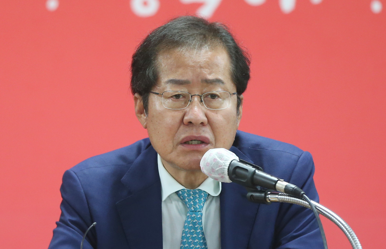 국민의힘 대권 주자인 홍준표 의원이 2일 오후 국민의힘 울산시당에서 언론인 간담회를 열고 발언하고 있다. [연합]