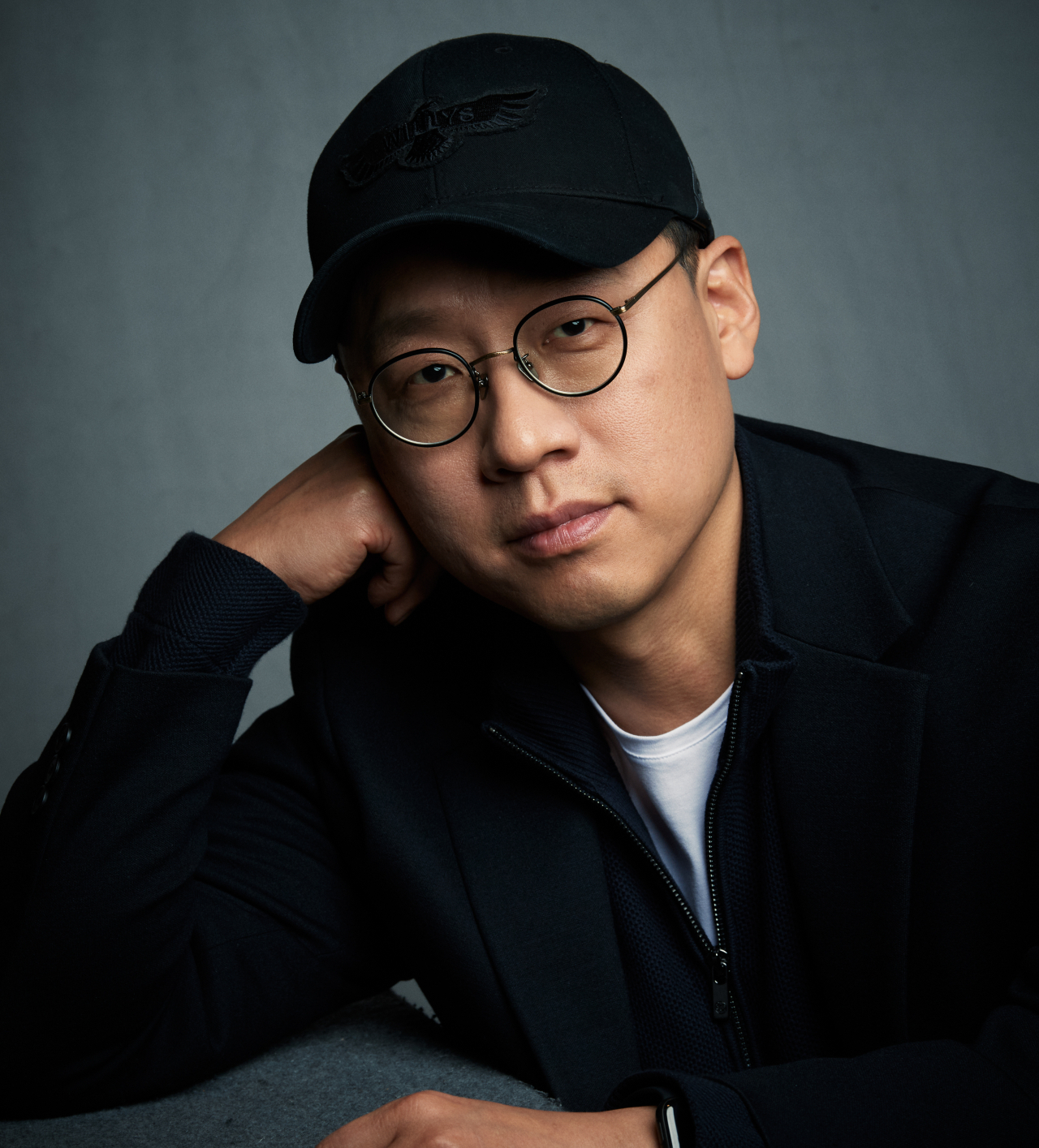 ‘킹덤: 아신전’의 김성훈 감독이 “2016년 김은희 작가와 맥주를 마시면서 ‘킹덤’을 같이 해보자고 했다. 시즌1, 2에 이어 아신전까지 세계관에 대한 많은 대화를 나눴다”고 털어놨다.