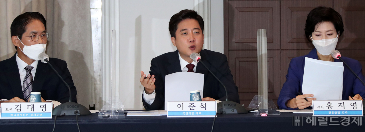 [사진=국회사진기자단] [헤럴드경제=이상섭 기자] 이준석 국민의힘 대표가 3일 서울 중구 한국프레스센터에서 열린 관훈토론회에서 모두발언을 하고 있다.