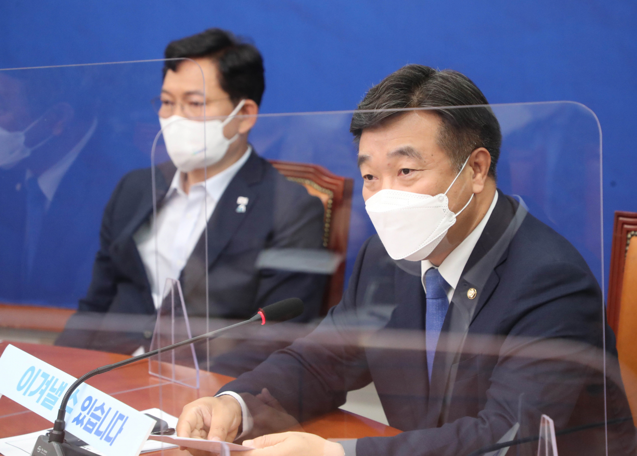더불어민주당 윤호중 원내대표가 3일 국회에서 열린 최고위원회의에서 발언하고 있다. 연합뉴스