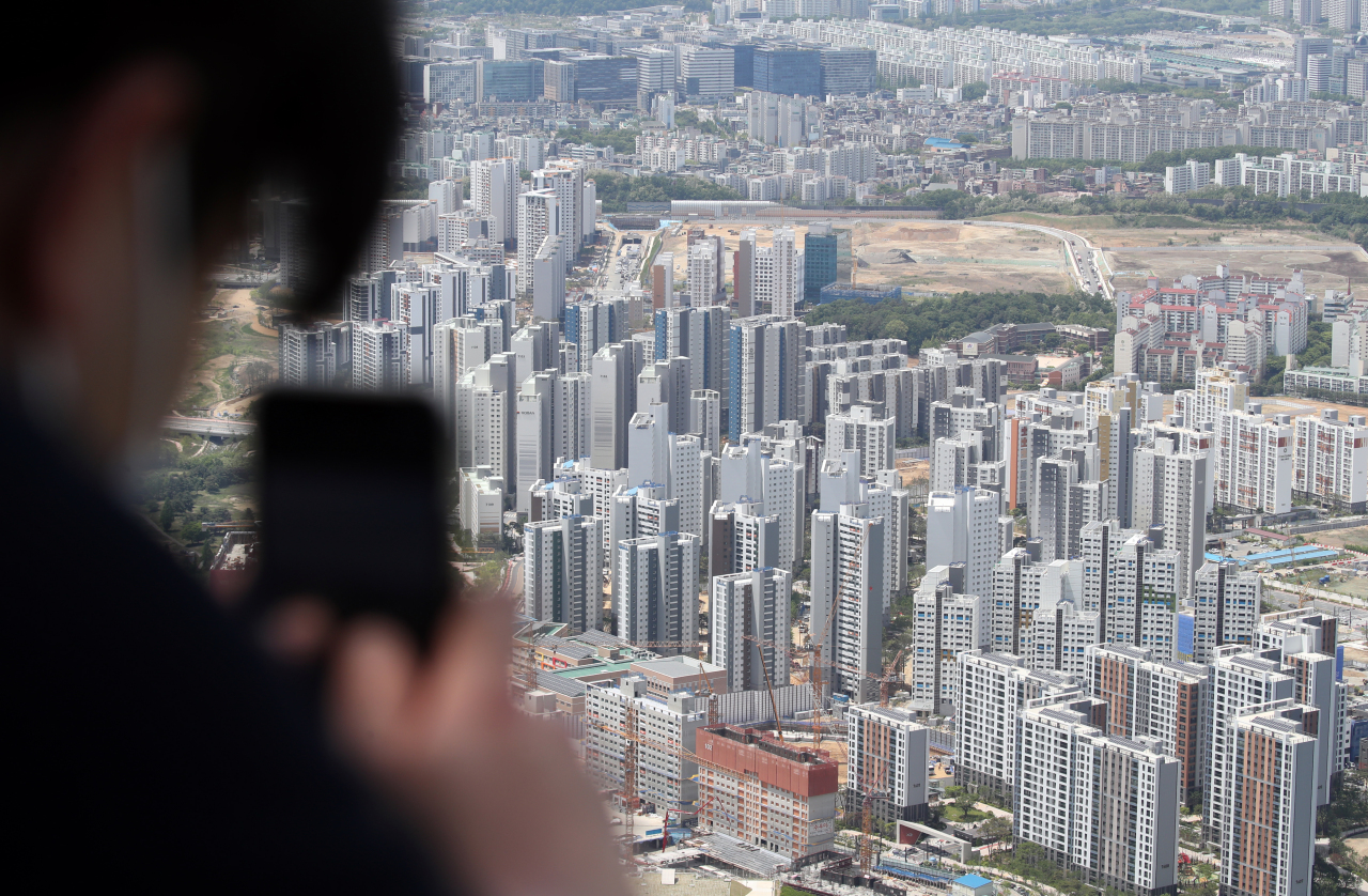 Aerial view of an apartment complex in Seoul (Yonhap)
