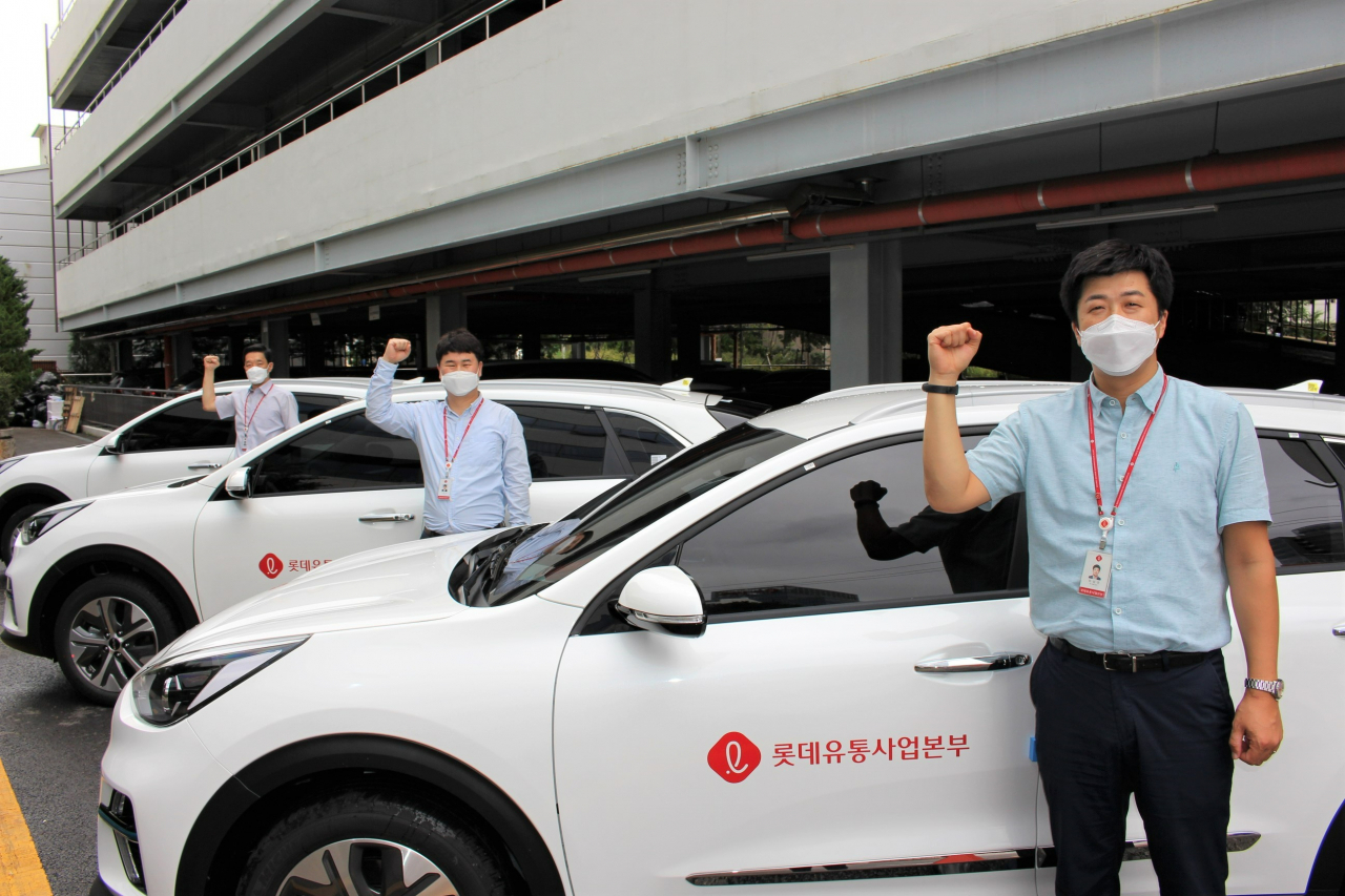롯데유통사업본부는 지난 2일 전국 현장관리자에게 친환경 전기차를 지급했다. [롯데유통사업본부 제공]