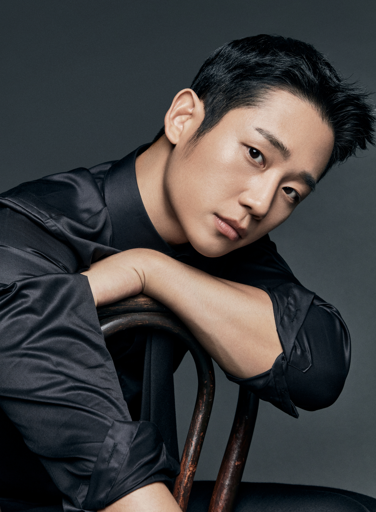탈영병들을 잡는 헌병대 군인 ‘디피’의 주연배우 정해인이 “‘디피’는 고증이 잘돼 있는 작품이다”라고 말한 후 “‘1화를 보고 쉬려고 했는데 그냥 끝까지 다봐버렸다’라는 시청자 반응이 가장 좋았다”고 했다.