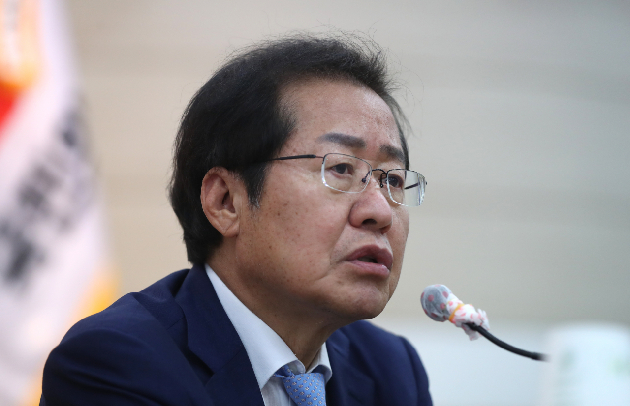 국민의힘 대권주자인 홍준표 의원이 3일 오후 경남 창원시 의창구 국민의힘 경남도당에서 열린 '홍준표 대선 예비 후보 당원 인사 및 기자간담회'에서 발언하고 있다. [연합]