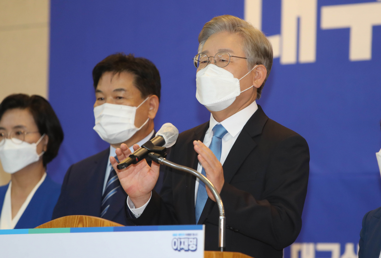 더불어민주당 대권주자인 이재명 경기지사가 5일 오전 대구상공회의소에서 대구·경북 지역공약을 발표하고 있다. [연합]
