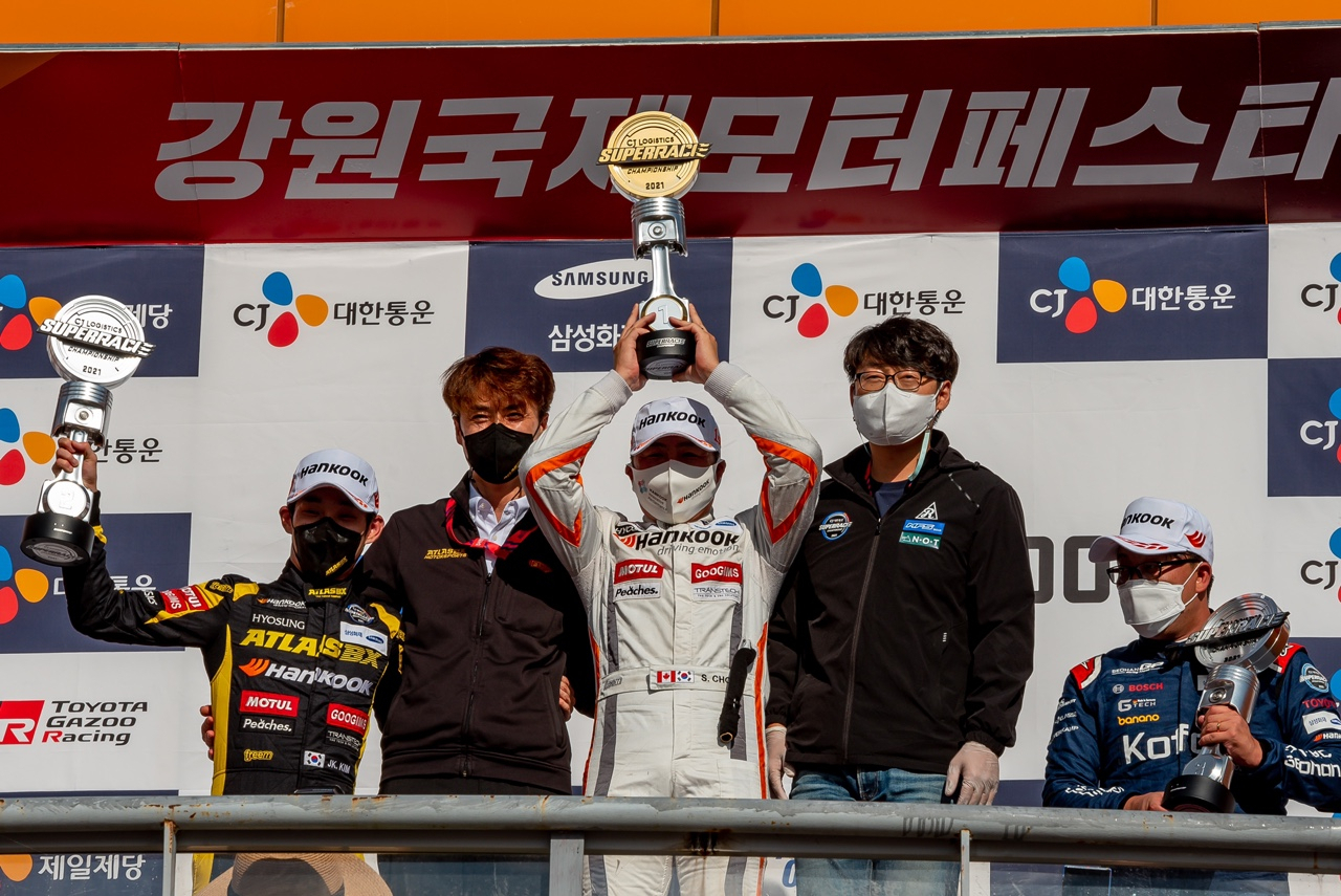 조항우 선수 우승 포디움 모습. [한국타이어앤테크놀로지 제공]