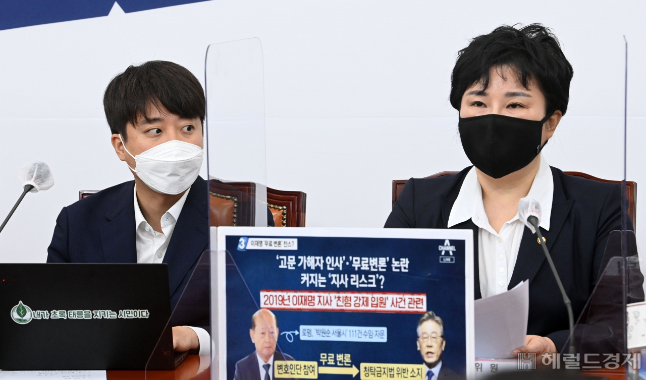 지난달 6일 서울 여의도 국회에서 열린 국민의힘 최고위원회의에서 조수진 최고위원이 모두발언을 하고 있다. 왼쪽은 이준석 국민의힘 대표. [이상섭 기자/babtong@heraldcorp.com]