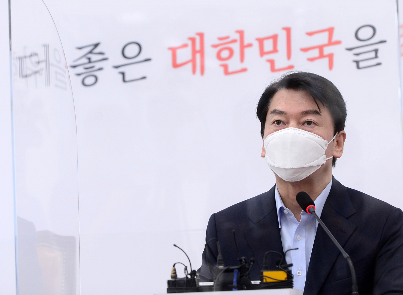국민의당 안철수 대표가 6일 서울 여의도 국회에서 열린 최고위원회의에서 발언하고 있다. [연합]