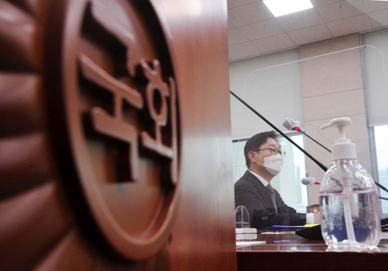 박범계 법무부 장관이 지난 6일 서울 여의도 국회 법제사법위원회에서 열린 '윤석열 전 검찰총장의 고발 사주 의혹'과 관련한 현안 질의를 위한 전체회의에서 답변하고 있다. [연합]