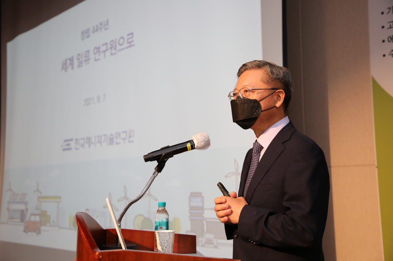 김종남 한국에너지기술연구원 원장이 7일 44주년 창립기념식에서 기념사를 전하고 있다. [한국에너지기술연구원 제공]