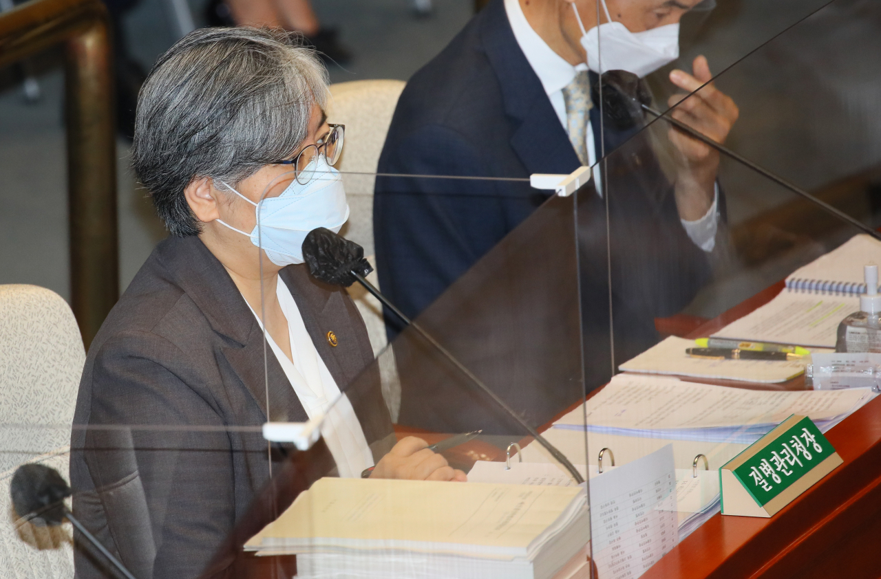 정은경 질병관리청장이 7일 서울 여의도 국회에서 열린 예산결산특별위원회 전체회의에 참석하고 있다. [연합]