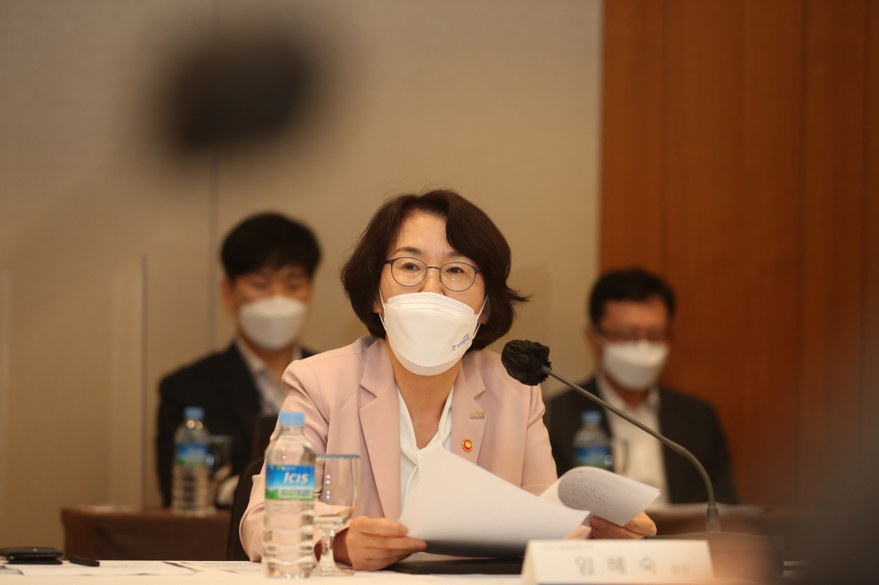 임혜숙 과학기술정보통신부 장관이 7일 오후 서울 강남구 코엑스에서 열린 ‘제1회 인공지능 최고위 전략대화’에 참석해 인사말을 하고 있다. [과학기술정보통신부 제공]