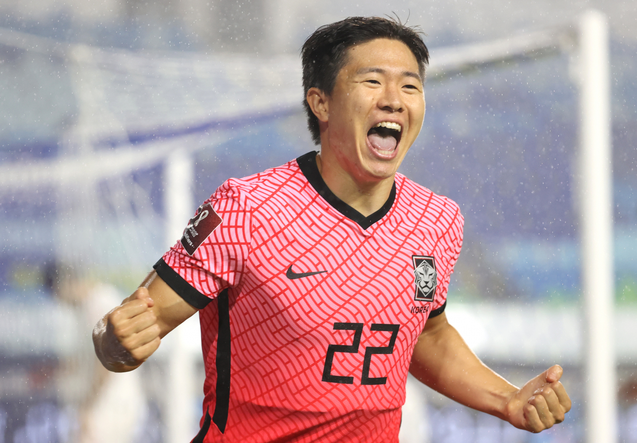 권창훈이 7일 수원월드컵경기장에서 열린 2022 카타르 월드컵 축구 아시아 최종예선 레바논과 경기서 후반 선제골을 넣은 뒤 기뻐하고 있다. [연합]