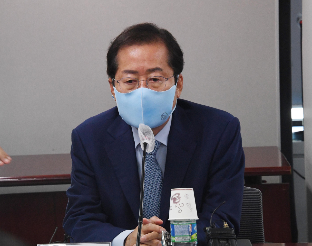 홍준표 국민의힘 대선 경선 예비후보가 8일 오전 서울 용산구 대한의사협회를 방문해 가진 코로나19 방역대책 등을 논의하는 간담회에서 발언하고 있다.[국회사진기자단]