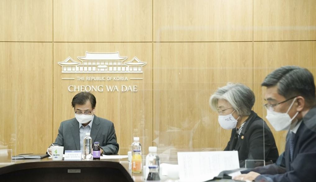 National Security Office Director Suh Hoon presides over a standing committee session of the National Security Council at the presidential office Cheong Wa Dae in Seoul on Nov. 5, 2020, in this photo provided by Cheong Wa Dae. (Yonhap)
