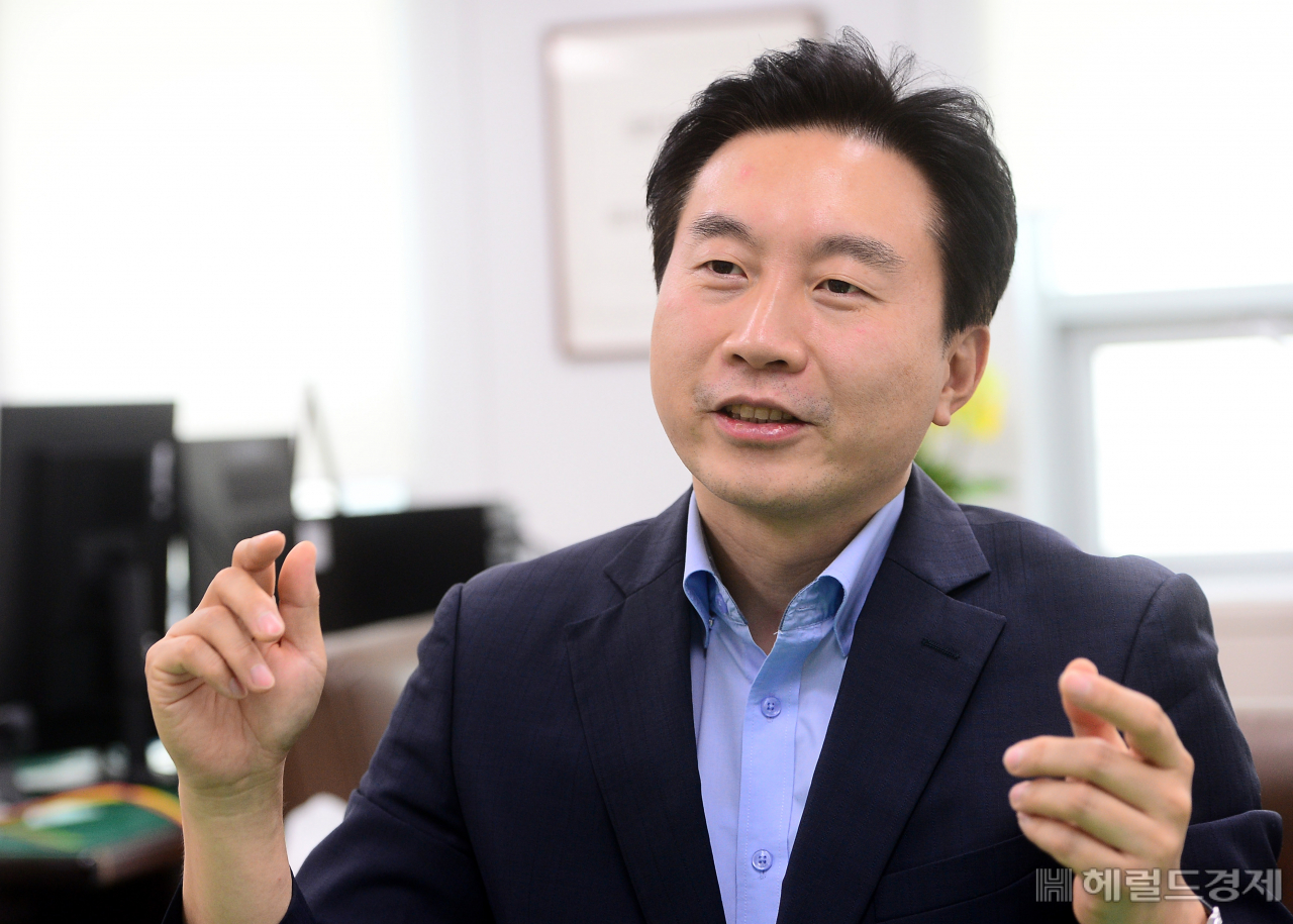 7일 서울 양천구 서울남부지검 별관에서 박성훈 서울남부지검 금융·증권범죄수사협력단장이 본지와 인터뷰를 하고 있다. 이상섭 기자