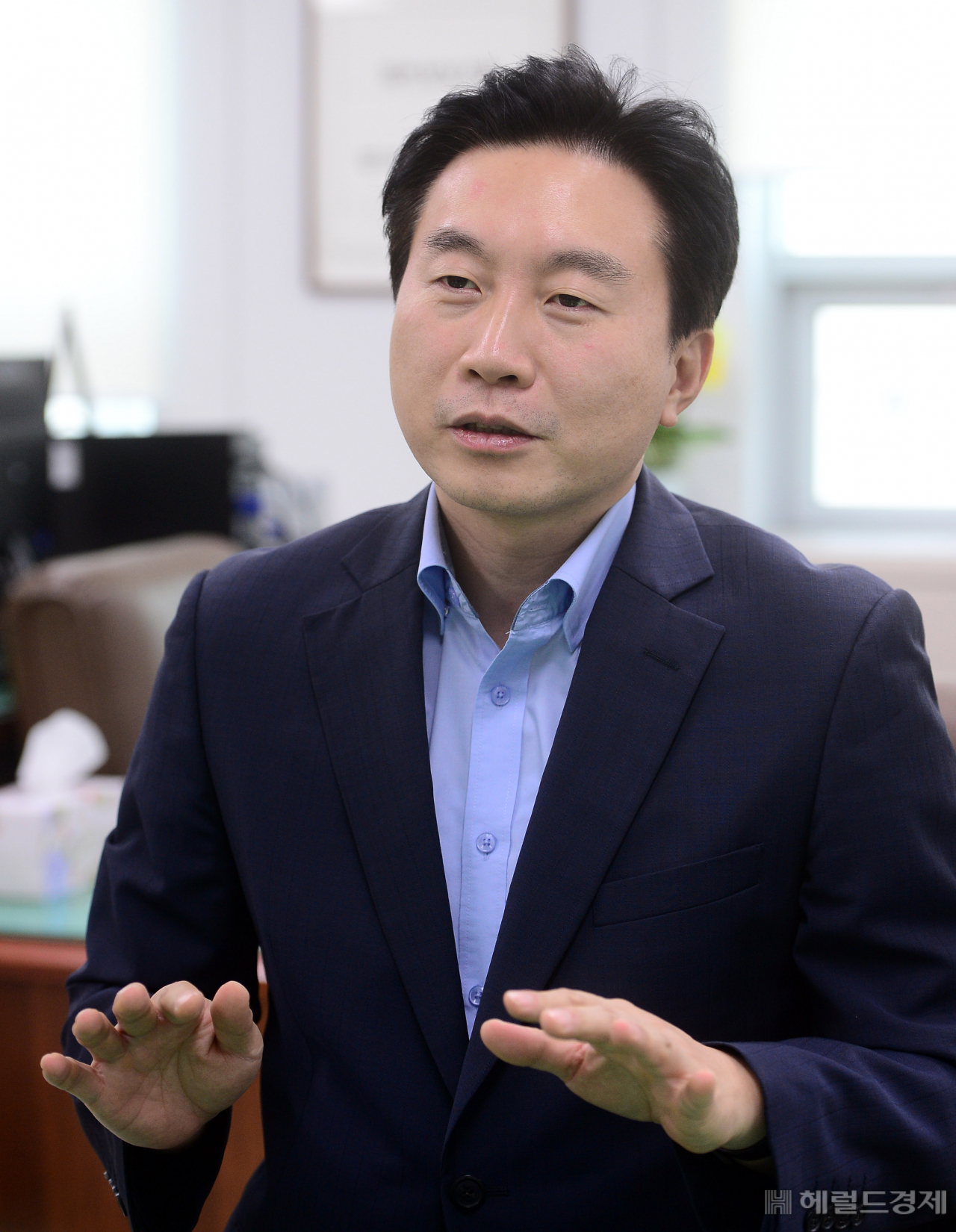 7일 서울 양천구 서울남부지검 별관에서 박성훈 서울남부지검 금융·증권범죄수사협력단장이 인터뷰하고 있다. 이상섭 기자
