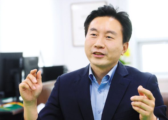 7일 서울 양천구 서울남부지검 별관에서 박성훈 서울남부지검 금융·증권범죄수사협력단장이 본지와 인터뷰를 하고 있다. 이상섭 기자