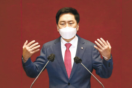 김기현 국민의힘 원내대표가 9일 서울 여의도 국회에서 열린 제391회 국회(정기회) 제3차 본회의에서 교섭단체 대표연설을 하고 있다. 이상섭 기자