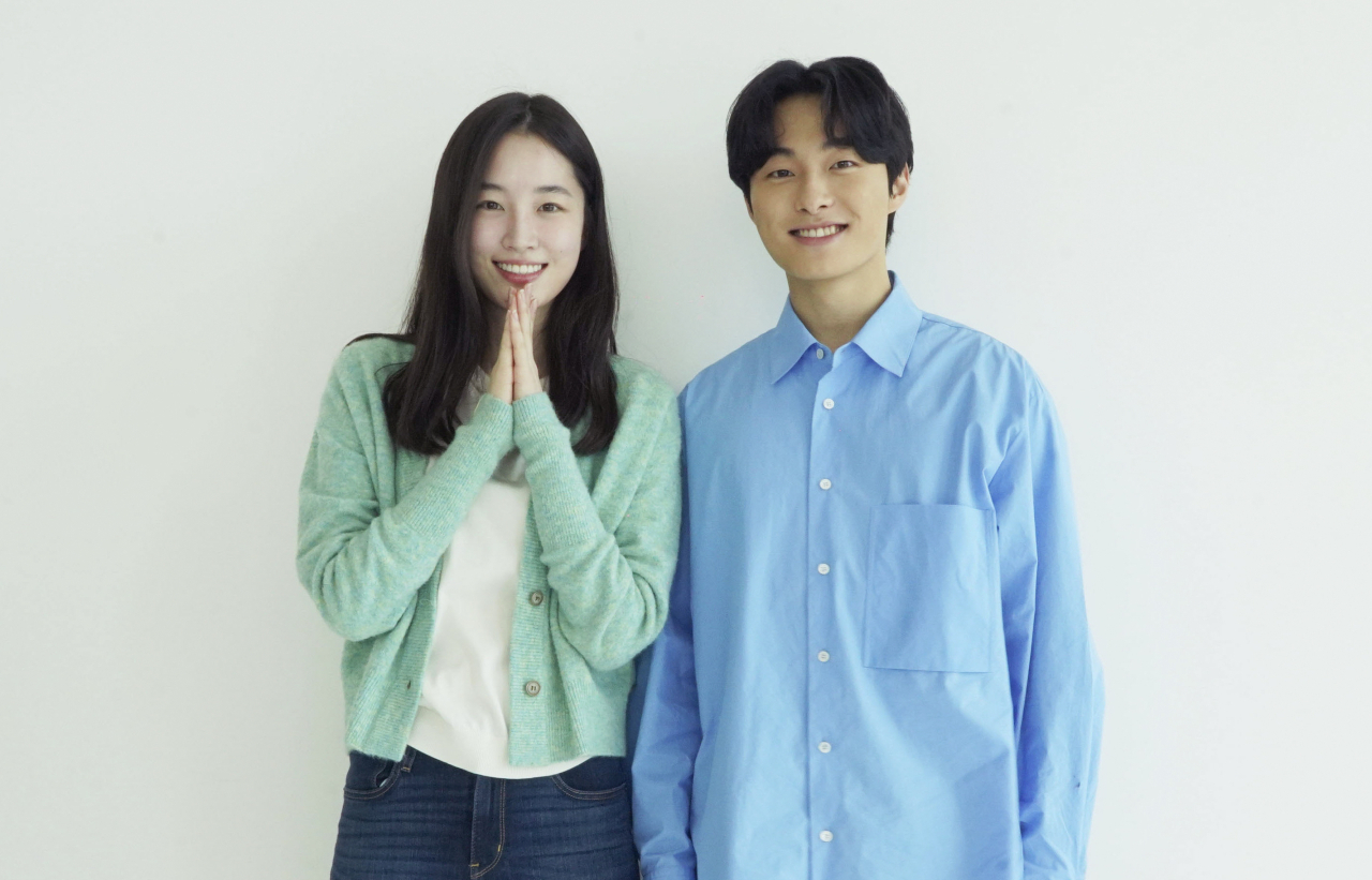 ‘소년비행’ 출연진. 좌측부터 다정 역의 원지안, 윤탁 역의 윤찬영. [케이티시즌 제공]