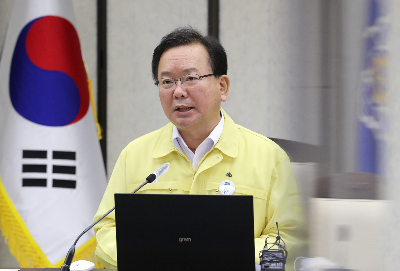 김부겸 국무총리가 10일 정부세종청사에서 열린 코로나19 대응 중앙재난안전대책본부 회의를 주재하며 발언하고 있다. [연합］