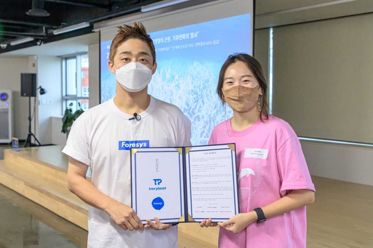 포어시스 원종화(왼쪽) 대표와 디프다제주 변수빈 대표 [포어시스 제공]