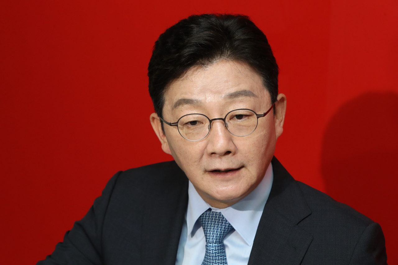 국민의힘 대선 경선 후보인 유승민 전 의원이 10일 오전 광주 서구 치평동 국민의힘 광주시당에서 기자들과 만나 광주·전남 지역 공약을 설명하고 있다. [연합]