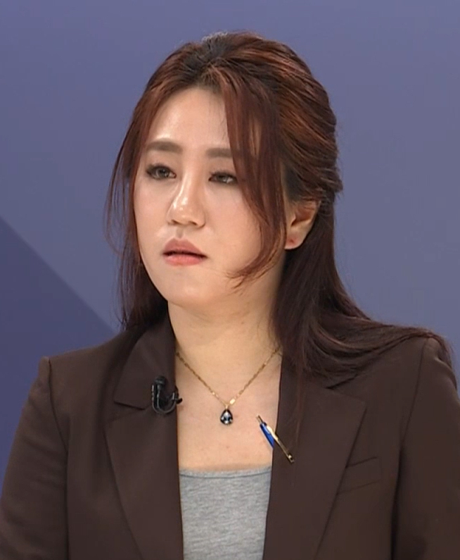 야당을 통한 여권 인사 고발 사주 의혹의 제보자임을 밝힌 조성은 전 미래통합당(현 국민의힘) 선거대책위원회 부위원장이 10일 오후 JTBC 뉴스룸에 출연해 인터뷰를 하고 있다. [연합]