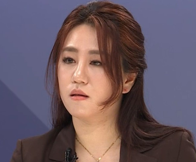 야당을 통한 여권 인사 고발 사주 의혹의 제보자임을 밝힌 조성은 전 미래통합당(현 국민의힘) 선거대책위원회 부위원장이 10일 오후 JTBC 뉴스룸에 출연해 인터뷰를 하고 있다. [연합]