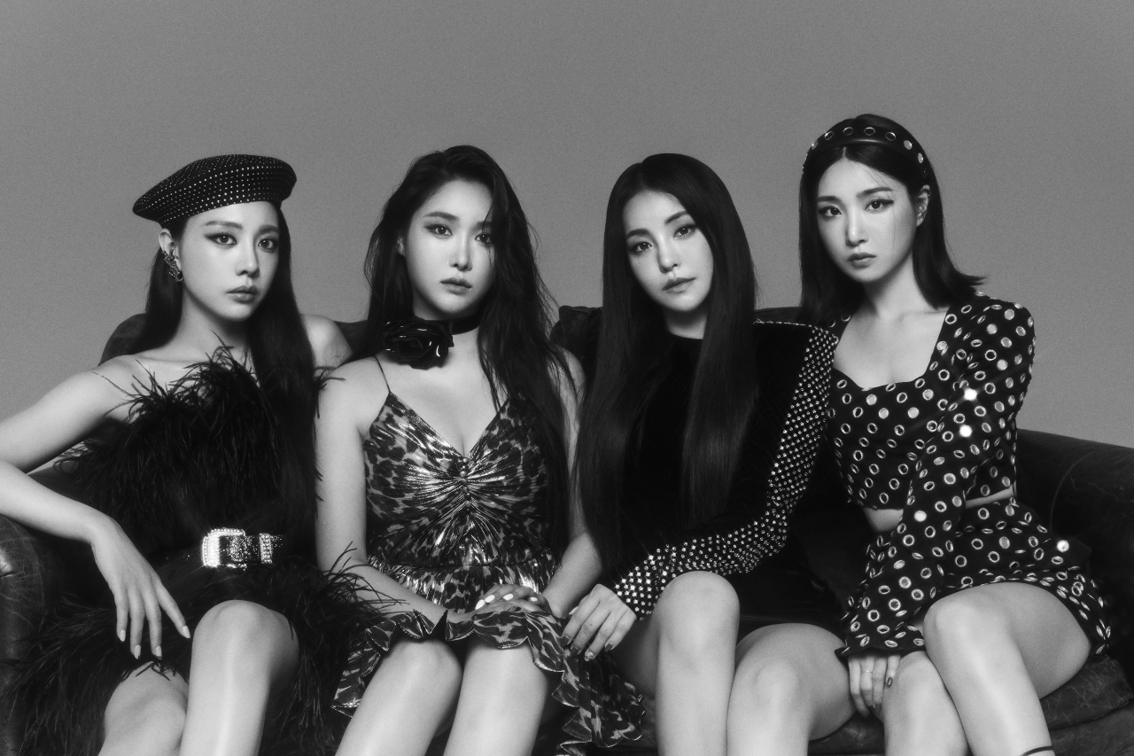 년 전 발표한 ‘롤린’의 기적 같은 역주행 이후 브레이브걸스는 올 한 해 가장 사랑받는 걸그룹으로 떠올랐다. 지난 여름 ‘치맛바람’으로 정주행에 성공한 브레이브걸스가 두 달 만에 새 앨범을 내고 힘찬 노젓기를 시작했다. [브레이브엔터테인먼트 제공]