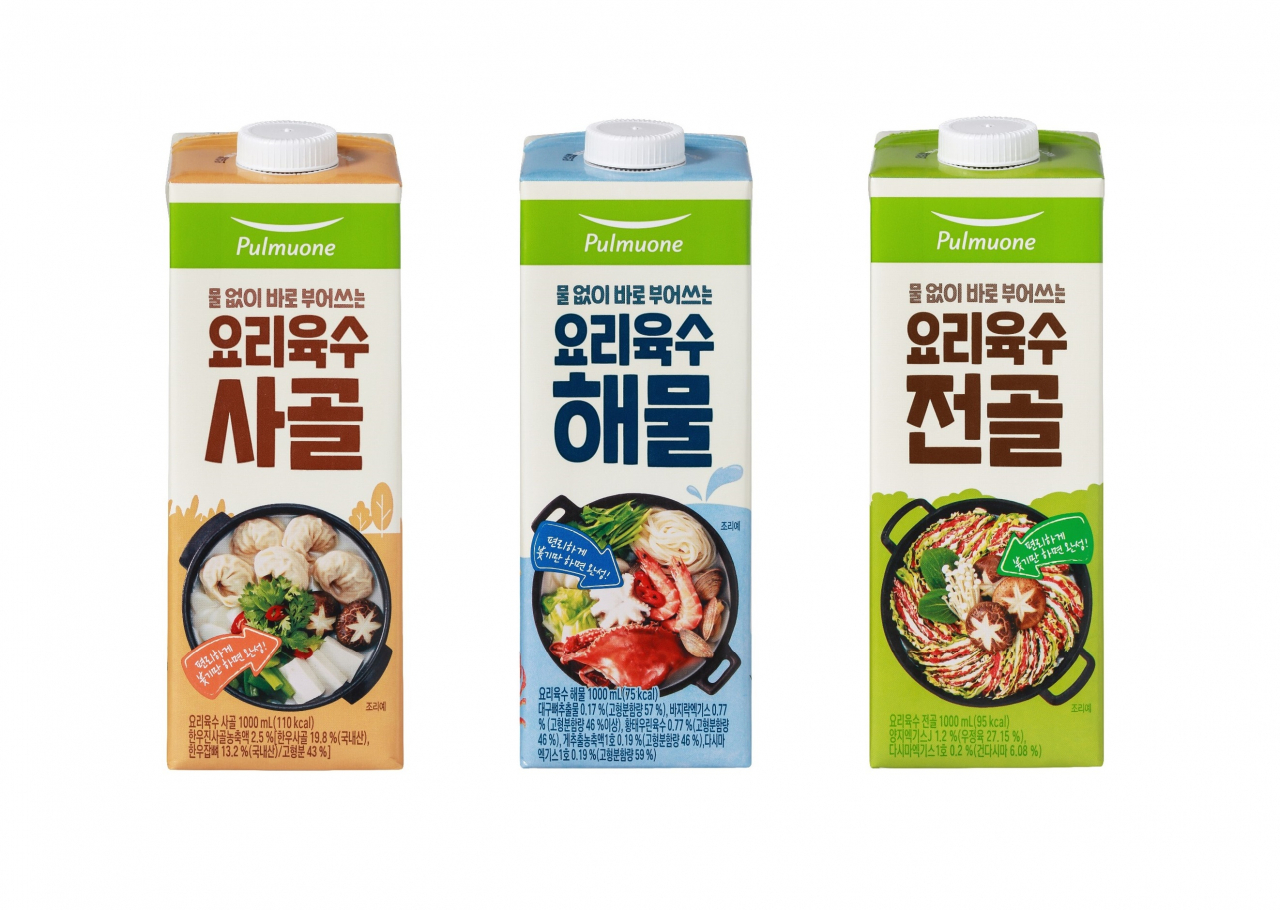 풀무원식품이 13일 물을 추가하거나 따로 간을 할 필요도 없이 필요한 만큼 붓기만 하면 간편하게 국물 요리를 만들 수 있는 ‘요리육수’ 3종(사골, 해물, 전골)을 출시했다. [풀무원 제공]