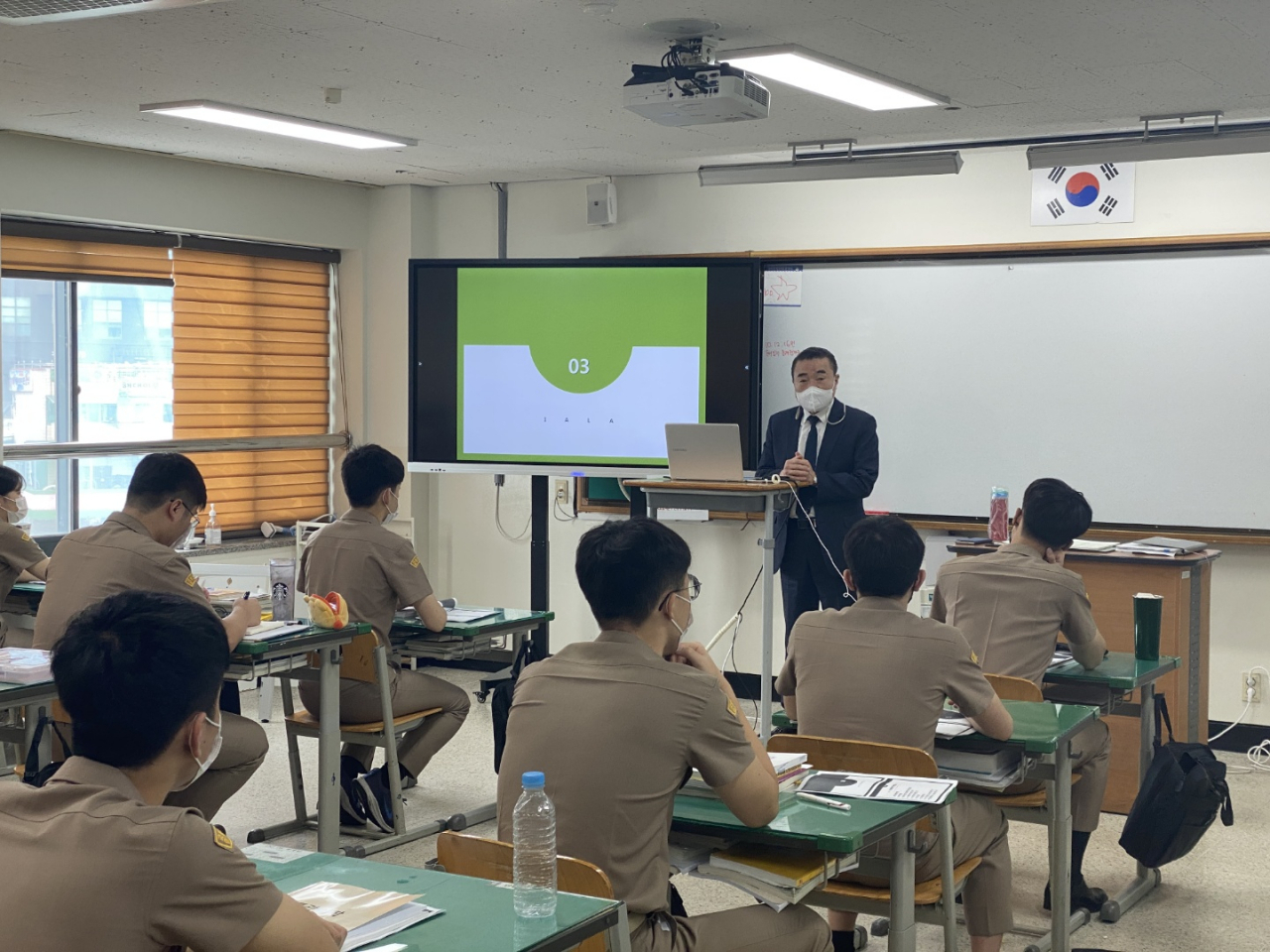 해양경찰청은 국립 부산·인천해사고등학교 내 선박교통관제(VTS) 우수인력 양성을 위한 교육 분야 상호 협력관계 강화를 위한 업무협약을 체결했다고 13일 밝혔다. [해양경찰청 제공]