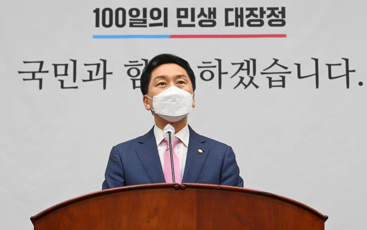 [헤럴드경제=이상섭 기자] 국민의힘 김기현 원내대표가 13일 서울 여의도 국회에서 열린 현안 관련 긴급보고에서 발언하고 있다.