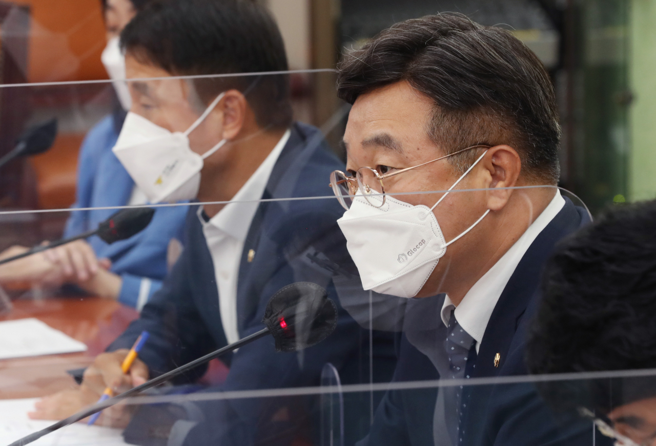 윤호중 더불어민주당 원내대표가 14일 서울 여의도 국회에서 열린 원내대책회의에서 발언하고 있다. [연합]