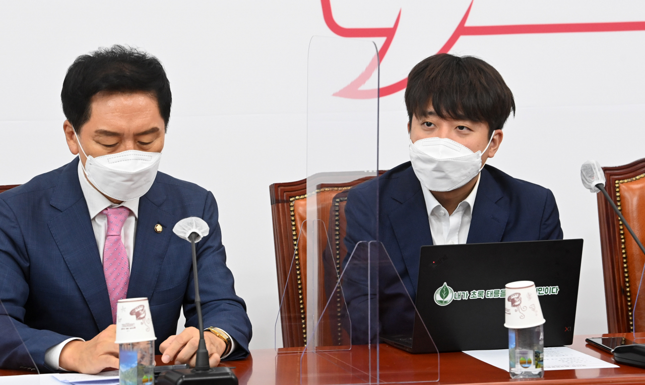 이준석 국민의힘 대표가 13일 국회에서 열린 최고위원회의에서 발언하고 있다. [연합]
