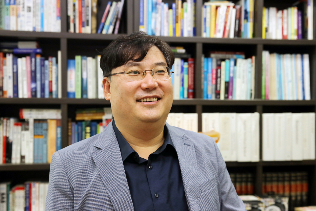지난해 국제전문학술지에 가장 많은 주저자 논문 36편을 발표해 가천학술상 대상을 수상한 가천대 에너지IT학과 김종우 교수
