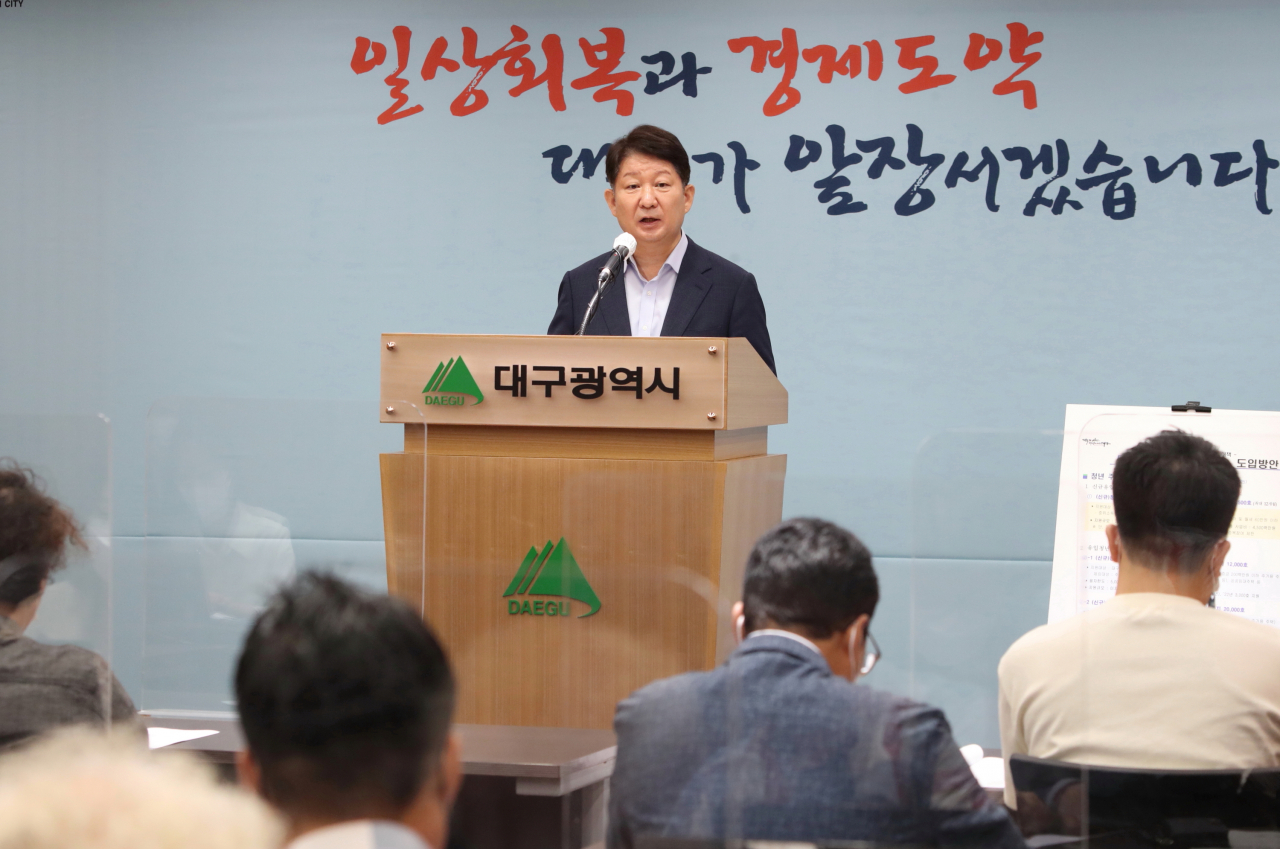 권영진 대구시장이 청년주거 안정대책 4개년 계획을 발표하고 있다.[대구시 제공]