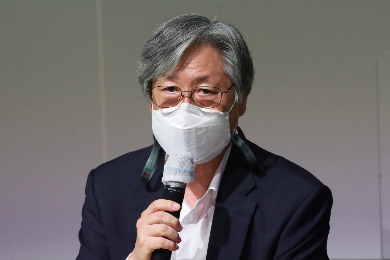 김영운 국립국악원장이 14일 오후 서울 서초구 국립국악박물관에서 열린 기자간담회에서 취임 100일을 앞두고 포부를 밝히고 있다. [연합]