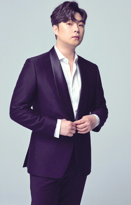 소리꾼 고영열은 요즘 새 앨범 준비에 한창이다. ‘초월’을 타이틀로 잡아 선보이는 정규 2집 앨범엔 다양한 장르를 넘나든 그의 자작곡으로 채웠다. [헬로아티스트 제공]