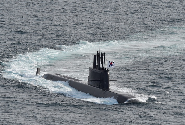 국방과학연구소(ADD)는 15일 문재인 대통령이 참석한 가운데 국내 최초로 SLBM 잠수함 발사시험을 성공적으로 실시했다고 밝혔다. SLBM을 탑재하고 수중 발사한 도산 안창호함(3000t급) 자료사진. [헤럴드DB]