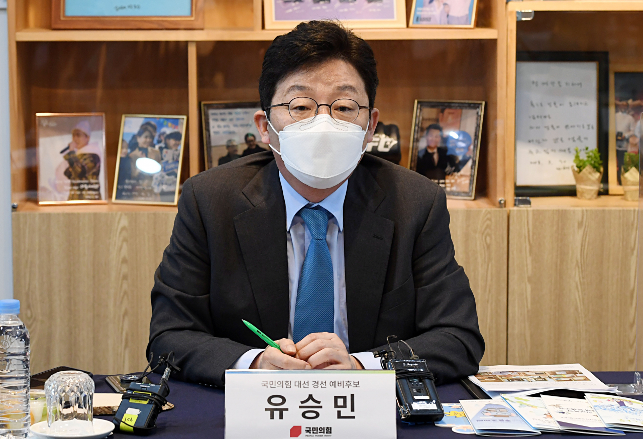 국민의힘 유승민 대선 경선 예비후보가 14일 오후 서울 서초구 푸른나무재단을 방문, 간담회를 하고 있다. [연합]