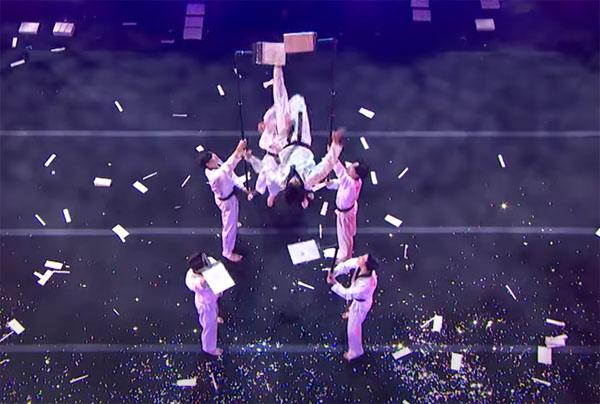 세계태권도연맹 시범단이 ‘아메리카 갓 탤런트(America's Got Talent)’ 결승 무대에 오른 모습. [미국 NBC 방송화면 캡처]