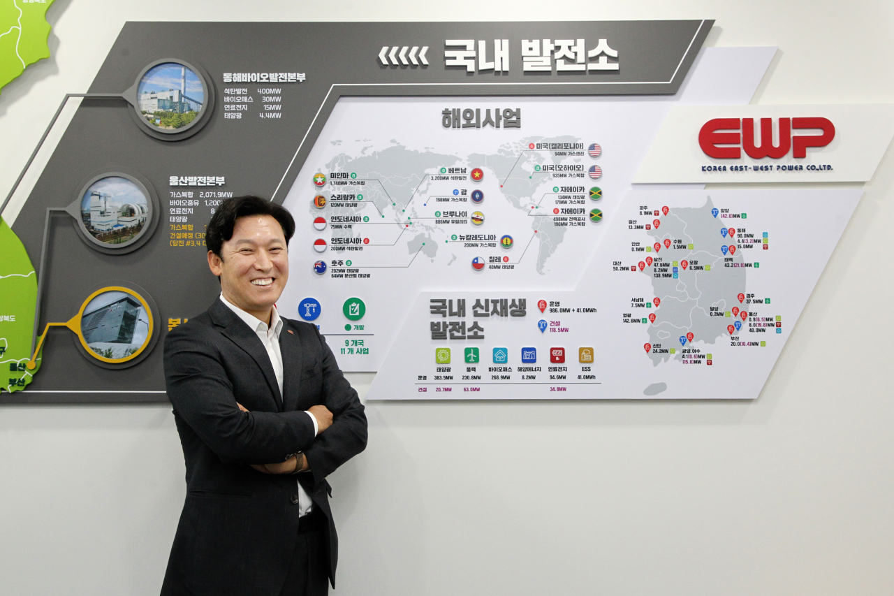김영문 한국동서발전 사장이 17일 울산 본사 집무실에서 헤럴드경제와 인터뷰하며 포즈를 취하고 있다. [한국동서발전 제공]