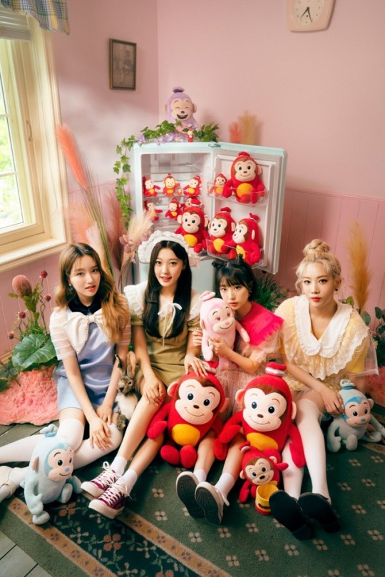 이달의 소녀(LOONA) 멤버 여진, 김립, 최리, 고원은 애니메이션 ‘냉장고 나라 코코몽’ 캐릭터송 ‘얌얌’을 불렀다. [이랜드이노플 제공]