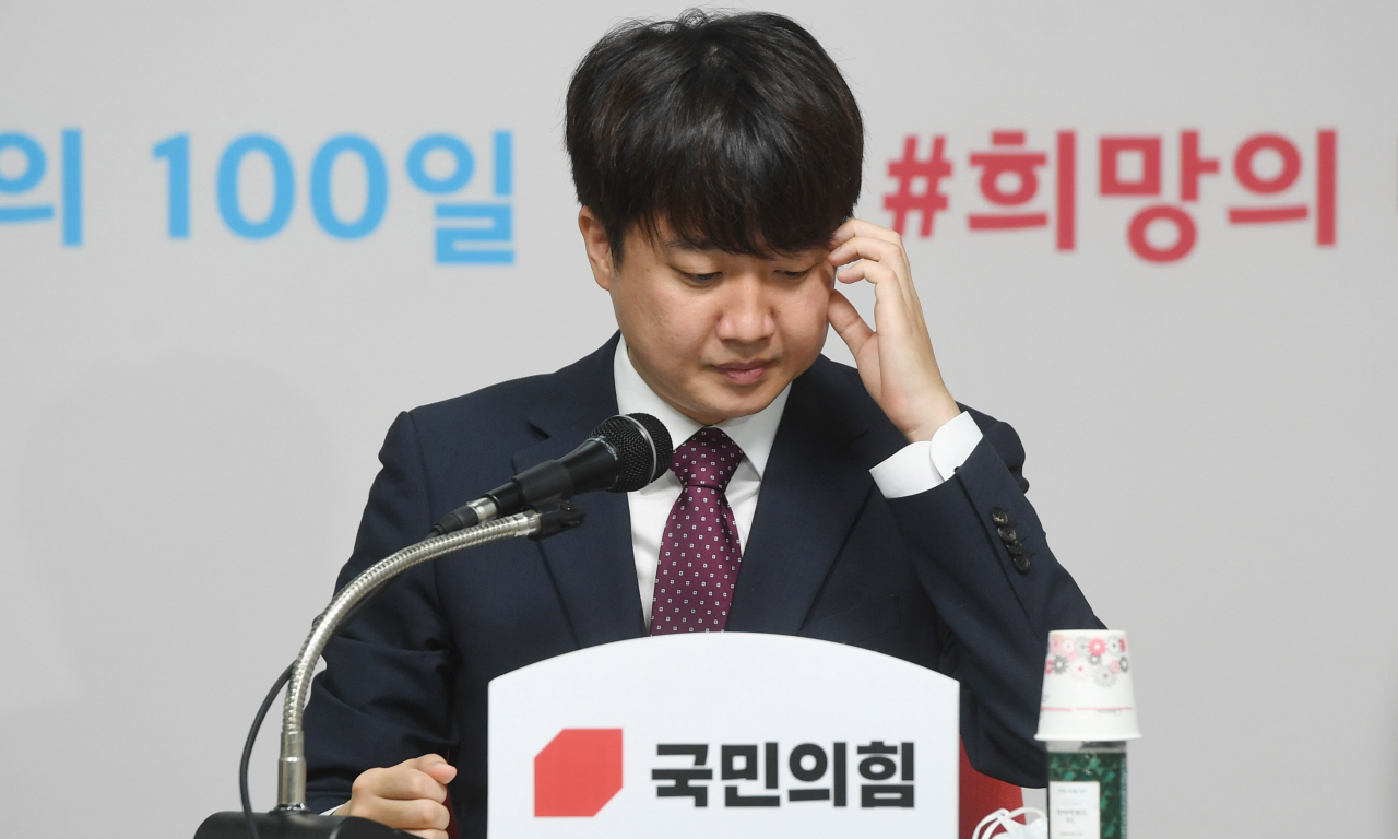 국민의힘 이준석 대표가 17일 서울 여의도 국민의힘 중앙당사에서 취임 100일 기자간담회를 하고 있다. [연합]