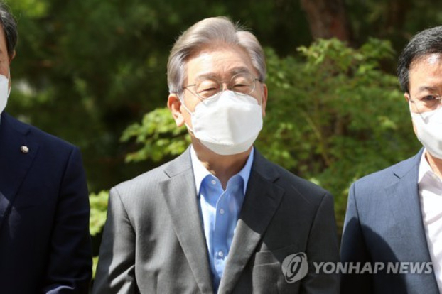질의응답하는 이재명[연합]